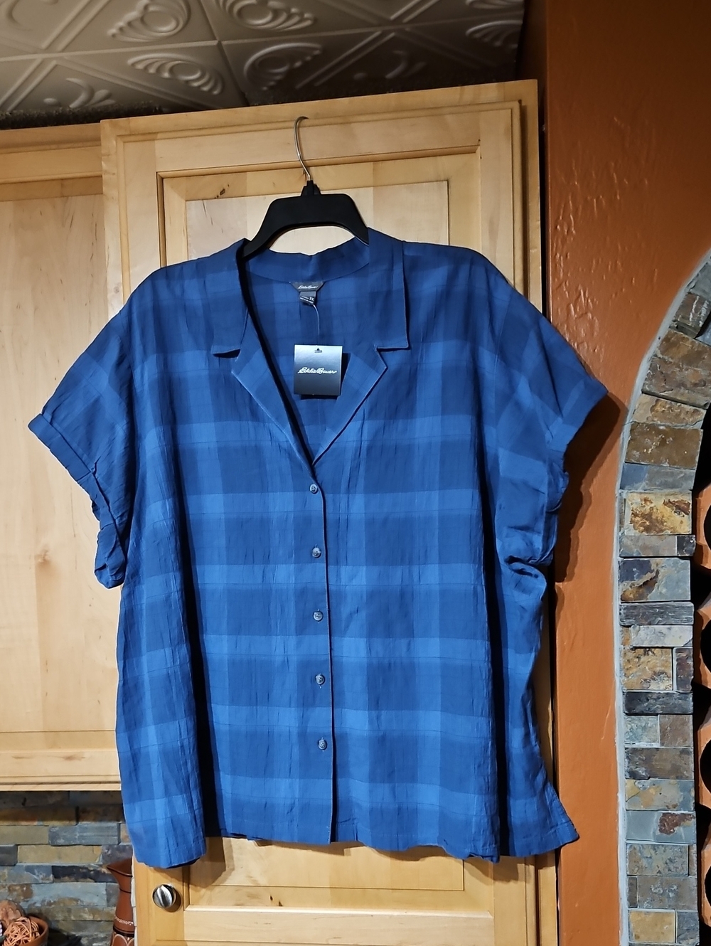 Eddie Bauer Short Sleeve Packable Camp Shirt Top Button Up V-Neck Blue Plaid NWT